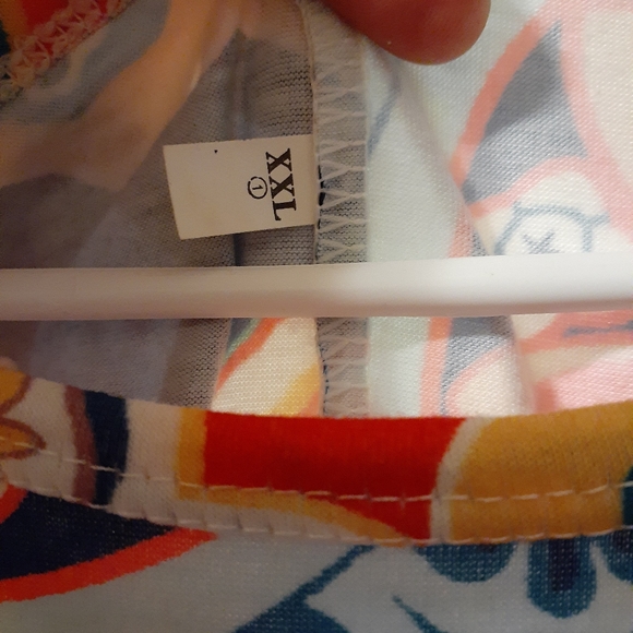 Top/Tunic - Picture 2 of 9